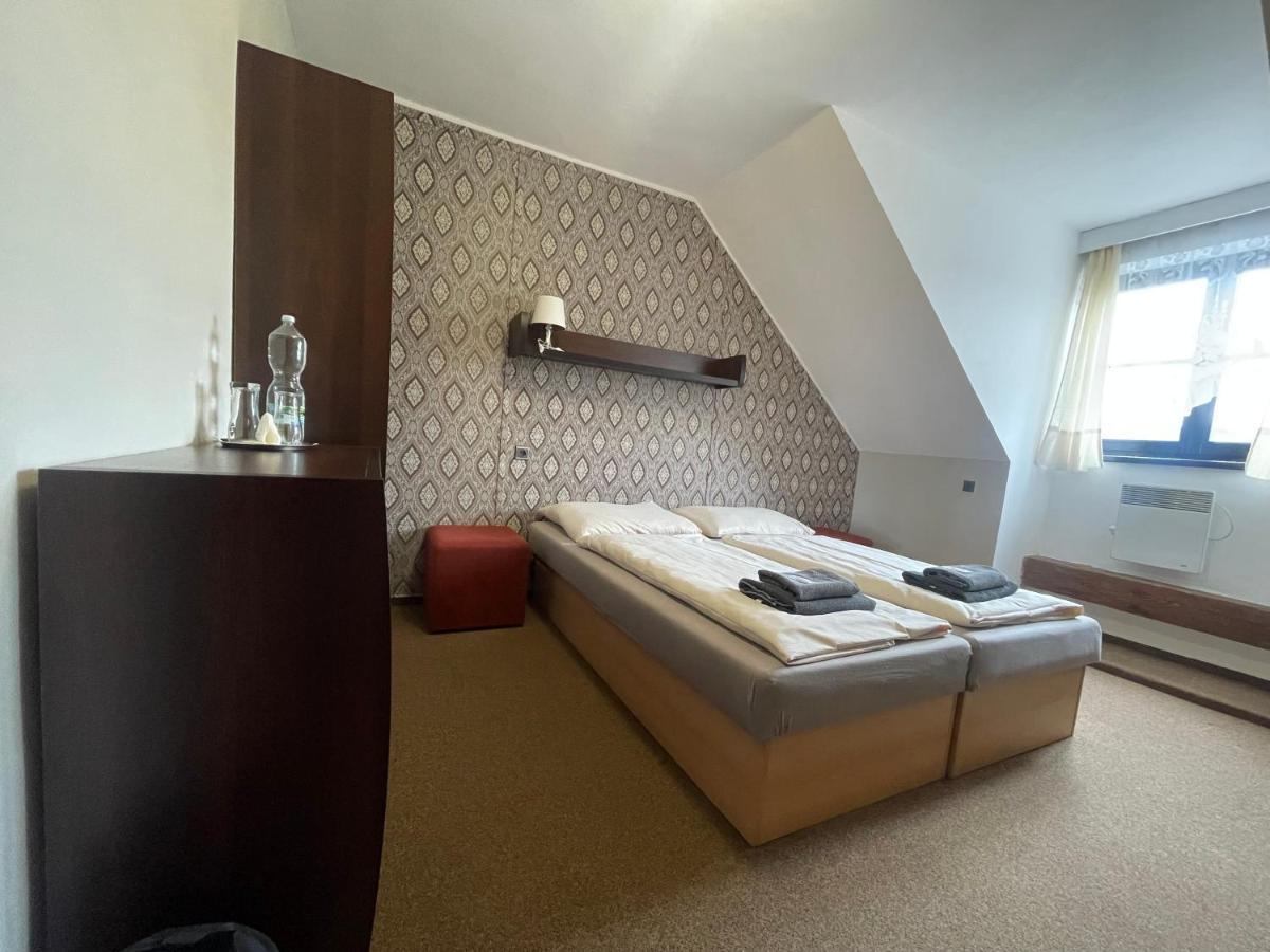 Hotel Veveri Veverska Bityska Exteriör bild