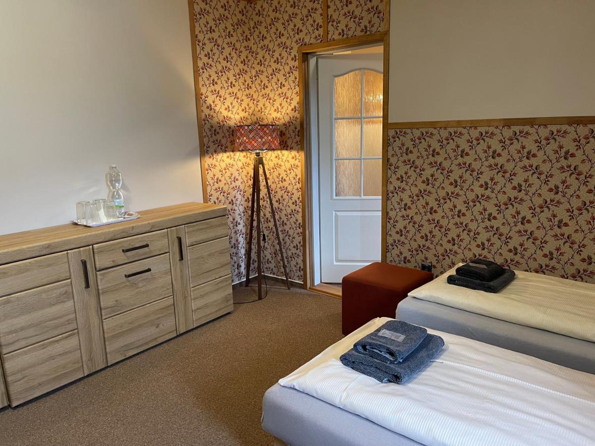 Hotel Veveri Veverska Bityska Exteriör bild