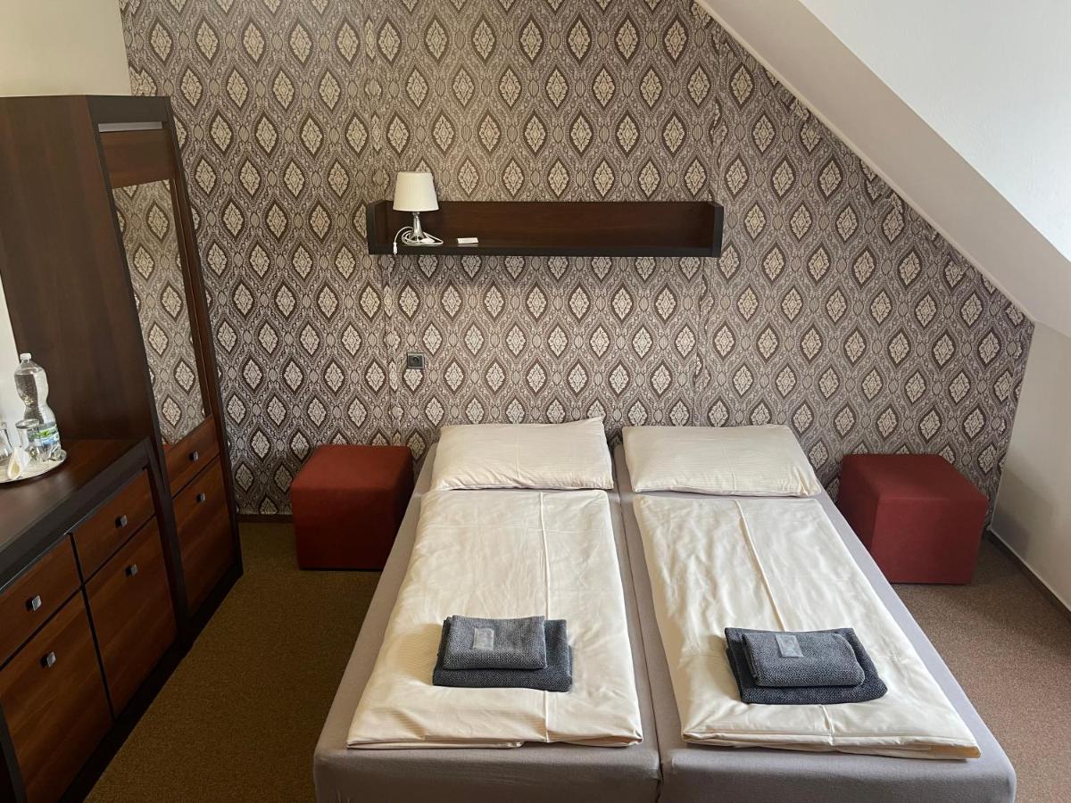 Hotel Veveri Veverska Bityska Exteriör bild